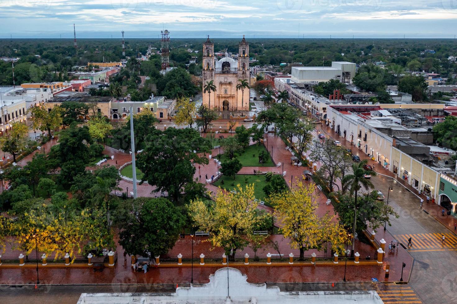 catedral de san gervasio, una iglesia histórica en valladolid en la península de yucatán de méxico. construido en 1706 para reemplazar el edificio original de 1545 que fue destruido por el gobierno colonial español. foto