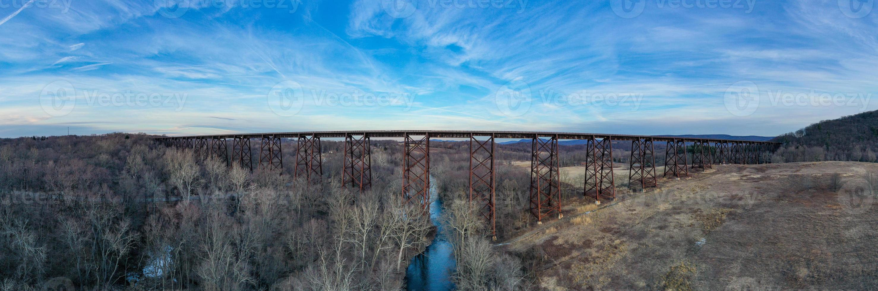 caballete del viaducto de moodna. el viaducto de moodna es un caballete de ferrocarril de hierro que se extiende sobre el arroyo moodna y su valle en el extremo norte de la montaña schunemunk en cornwall, nueva york. foto