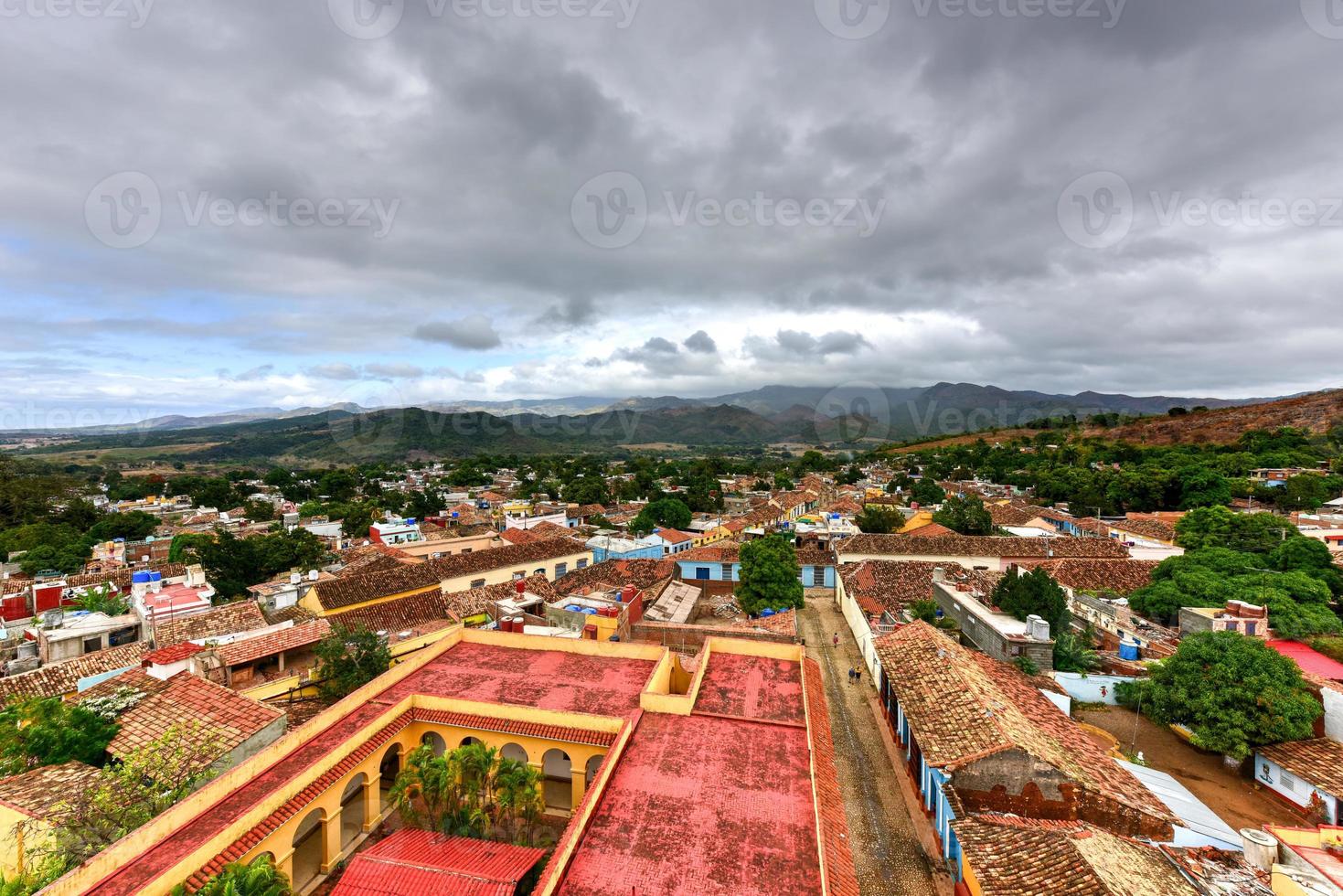 vista panorámica sobre la parte antigua de trinidad, cuba, un sitio del patrimonio mundial de la unesco. foto