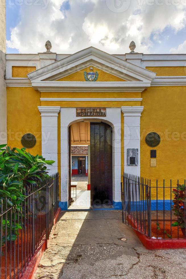 escuela primaria para jóvenes estudiantes en trinidad, cuba. foto