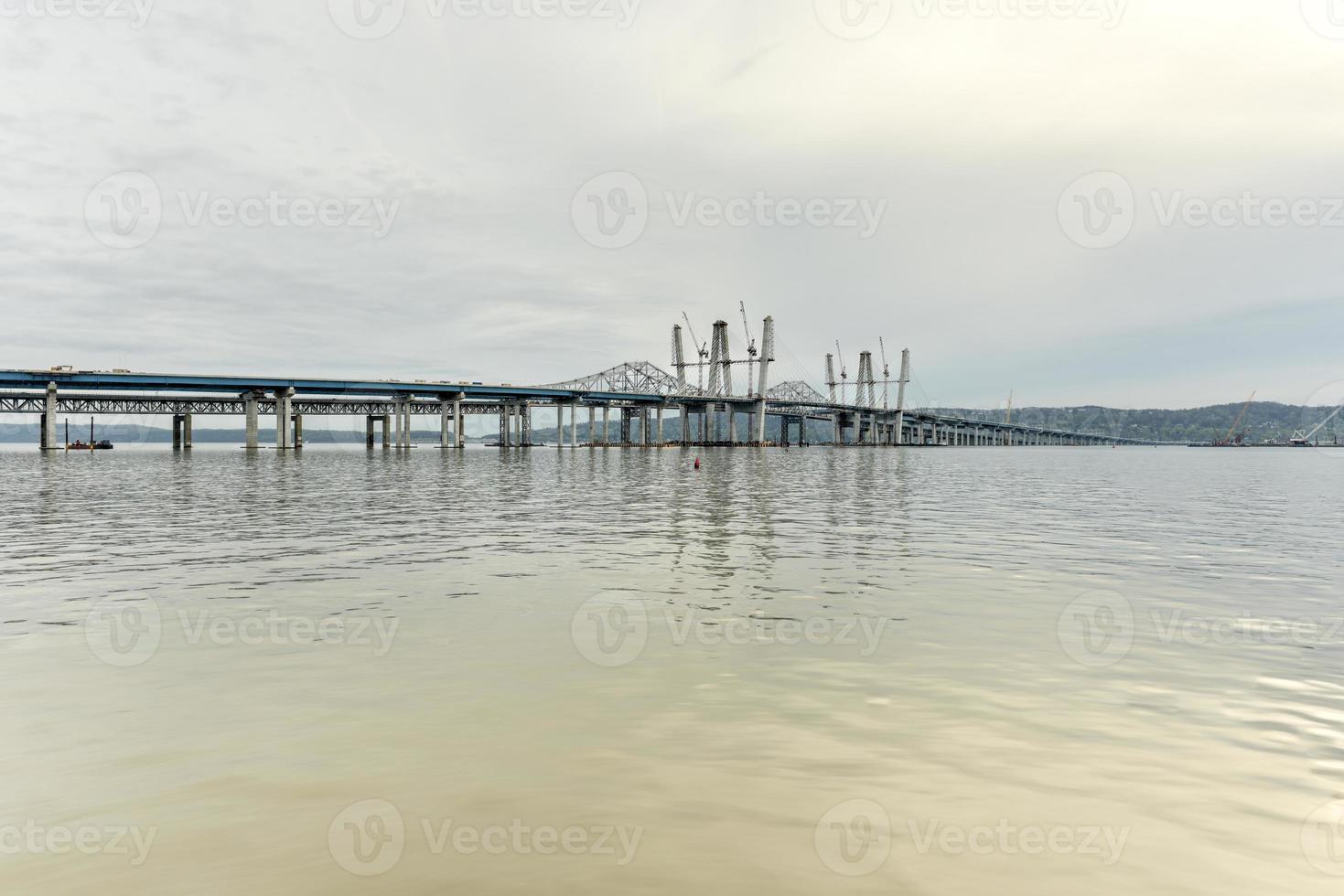 The new Tappan Zee bridge under construction across the Hudson River in New York. photo