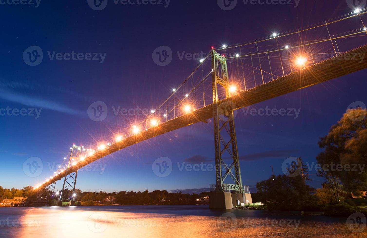 puente de las mil islas de noche foto