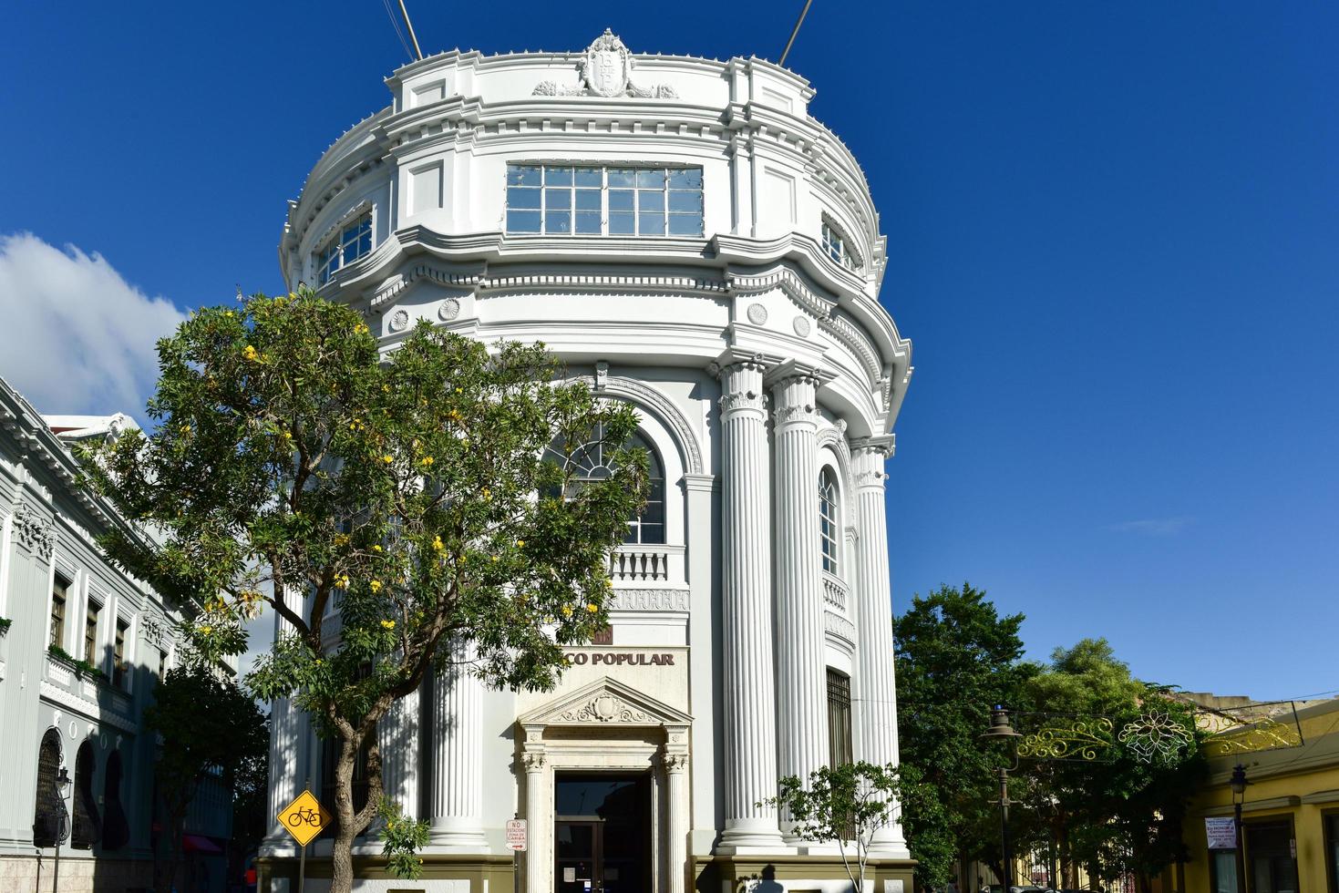 ponce, puerto rico - 27 de diciembre de 2015 - banco popular en ponce, puerto rico. foto