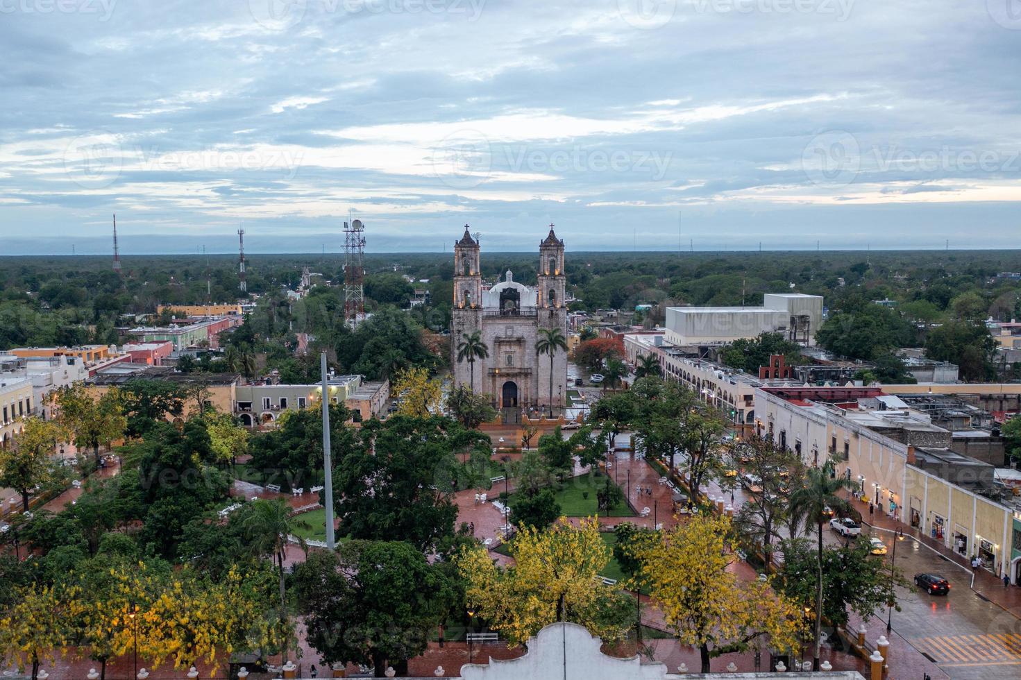 catedral de san gervasio, una iglesia histórica en valladolid en la península de yucatán de méxico. construido en 1706 para reemplazar el edificio original de 1545 que fue destruido por el gobierno colonial español. foto