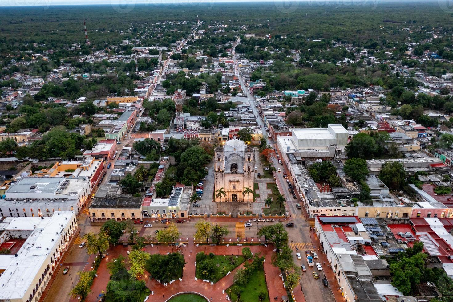 catedral de san gervasio, una iglesia histórica en valladolid en la península de yucatán de méxico. construido en 1706 para reemplazar el edificio original de 1545 que fue destruido por el gobierno colonial español. foto