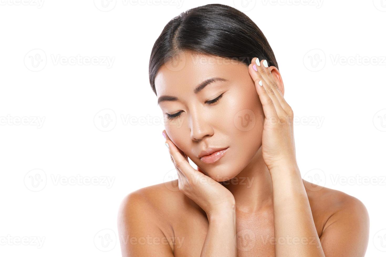 retrato de mujer asiática joven y hermosa foto