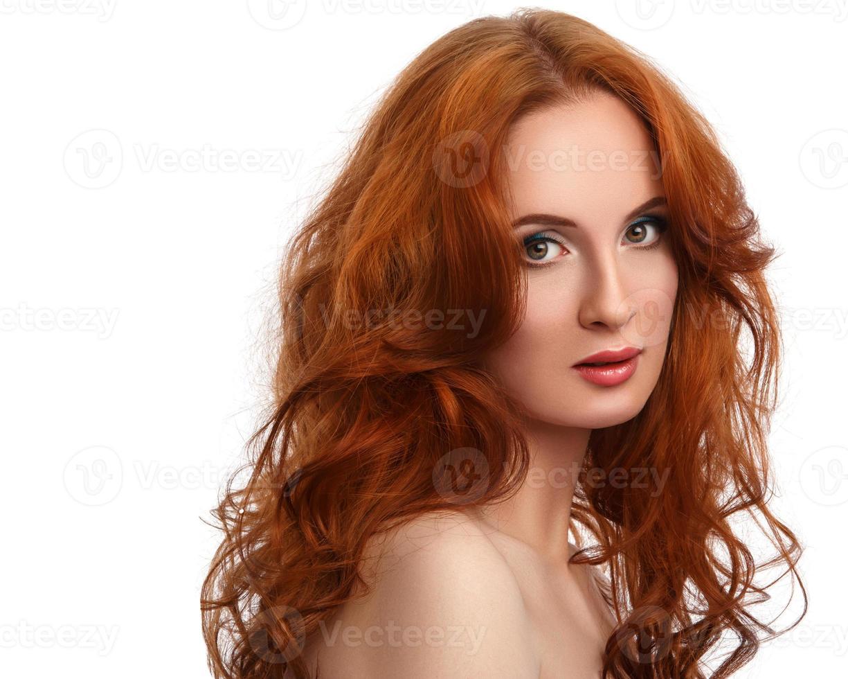 retrato de mujer con hermoso cabello rojo foto