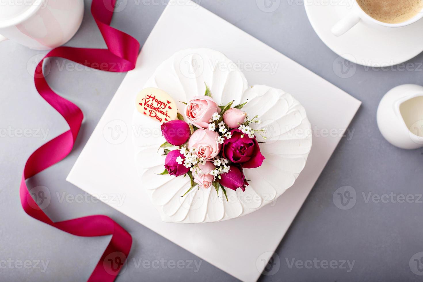 pastel de san valentin con crema foto