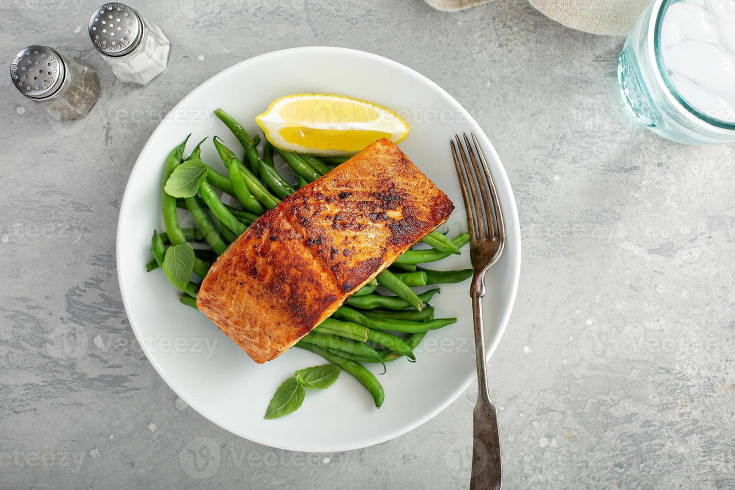 Grilled salmon served with green beans photo