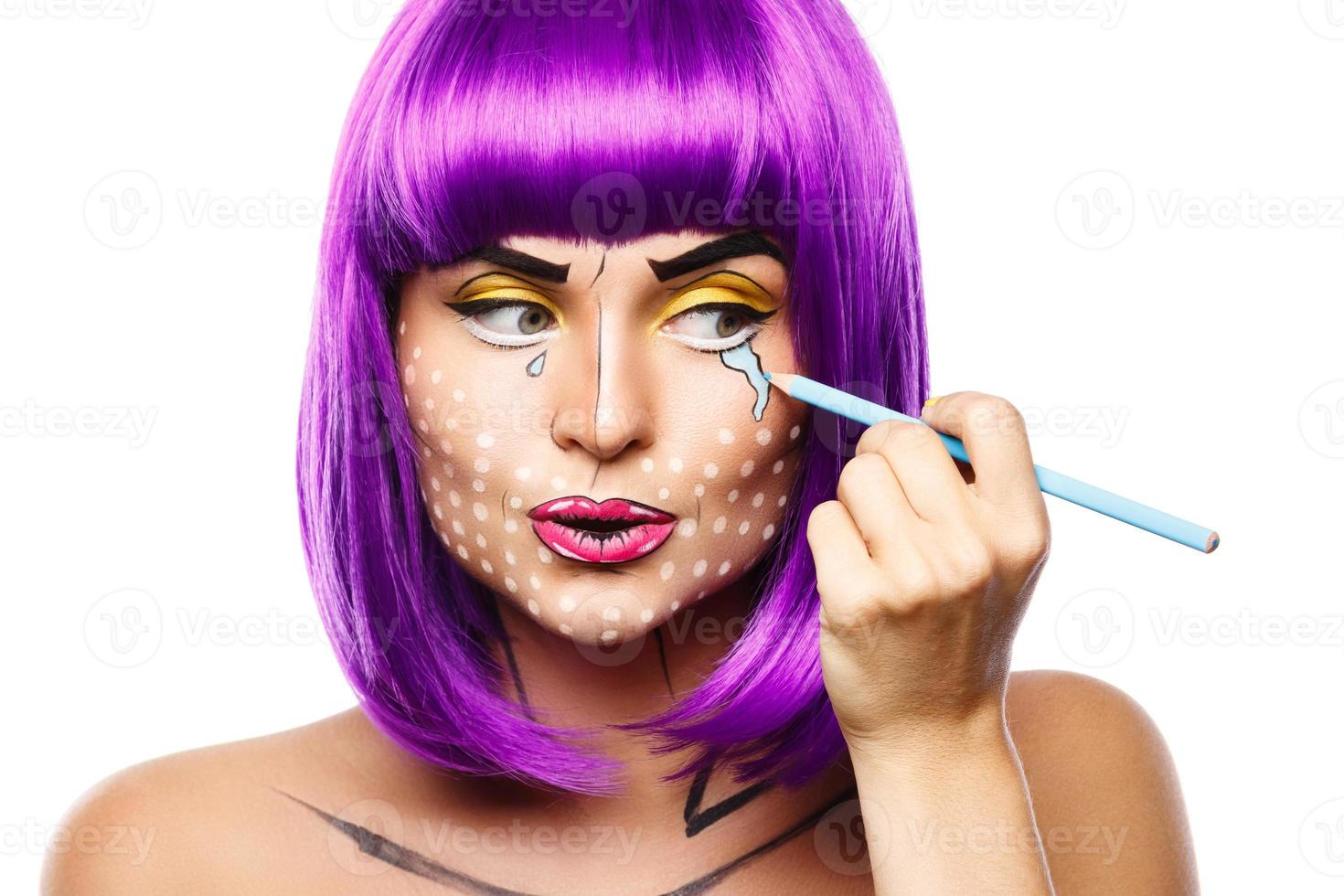 modelo en imagen creativa con maquillaje de arte pop foto