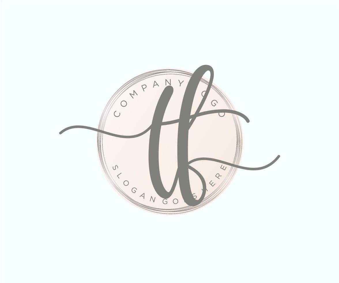 logo femenino inicial tf. utilizable para logotipos de naturaleza, salón, spa, cosmética y belleza. elemento de plantilla de diseño de logotipo de vector plano.