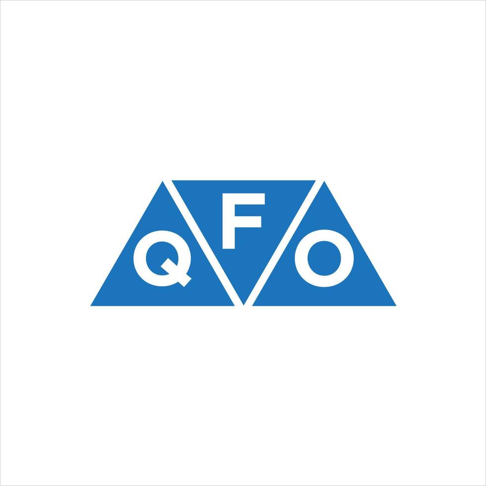 diseño de logotipo en forma de triángulo fqo sobre fondo blanco. fqo concepto de logotipo de letra de iniciales creativas. vector