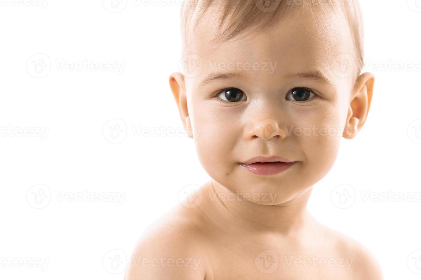 primer plano de la cara de niño curioso. foto