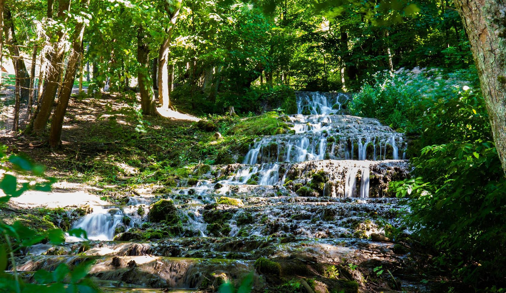 cascada en szalajka glen, hungría foto