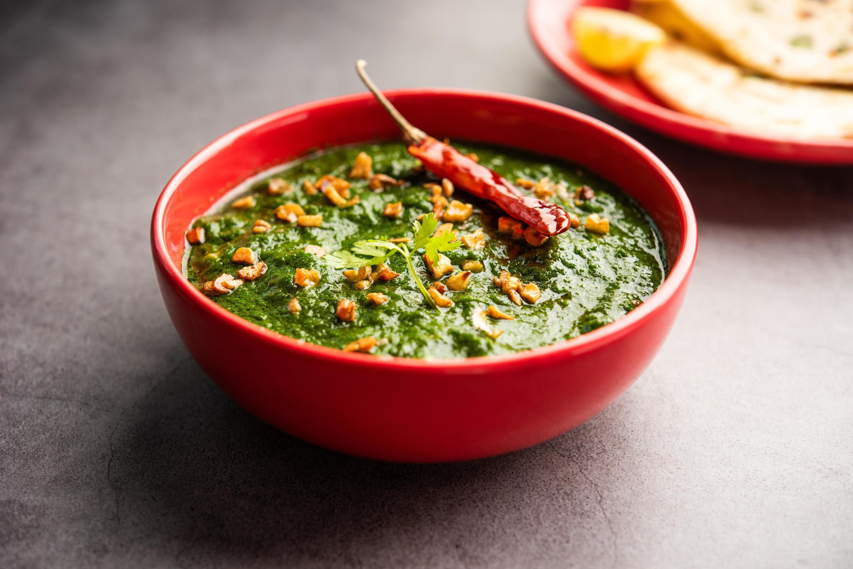 lasooni palak recipe or dhaba style garlic spinach curry, Indian main