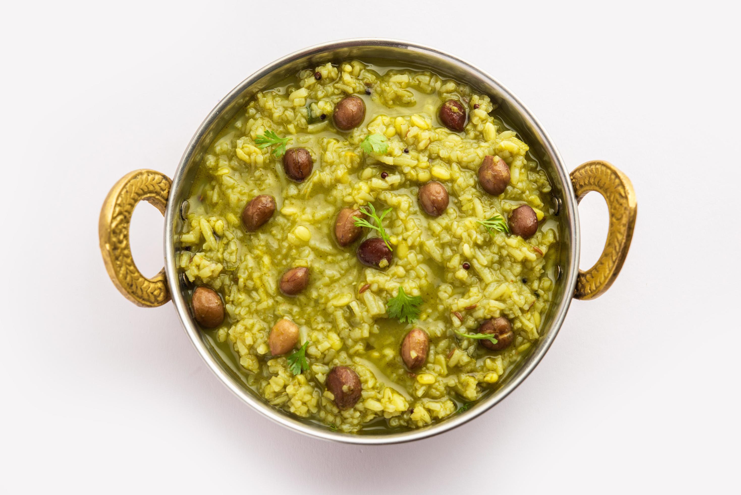 palak-khichdi-is-a-one-pot-nutritious-meal-of-mung-lentils-and-rice