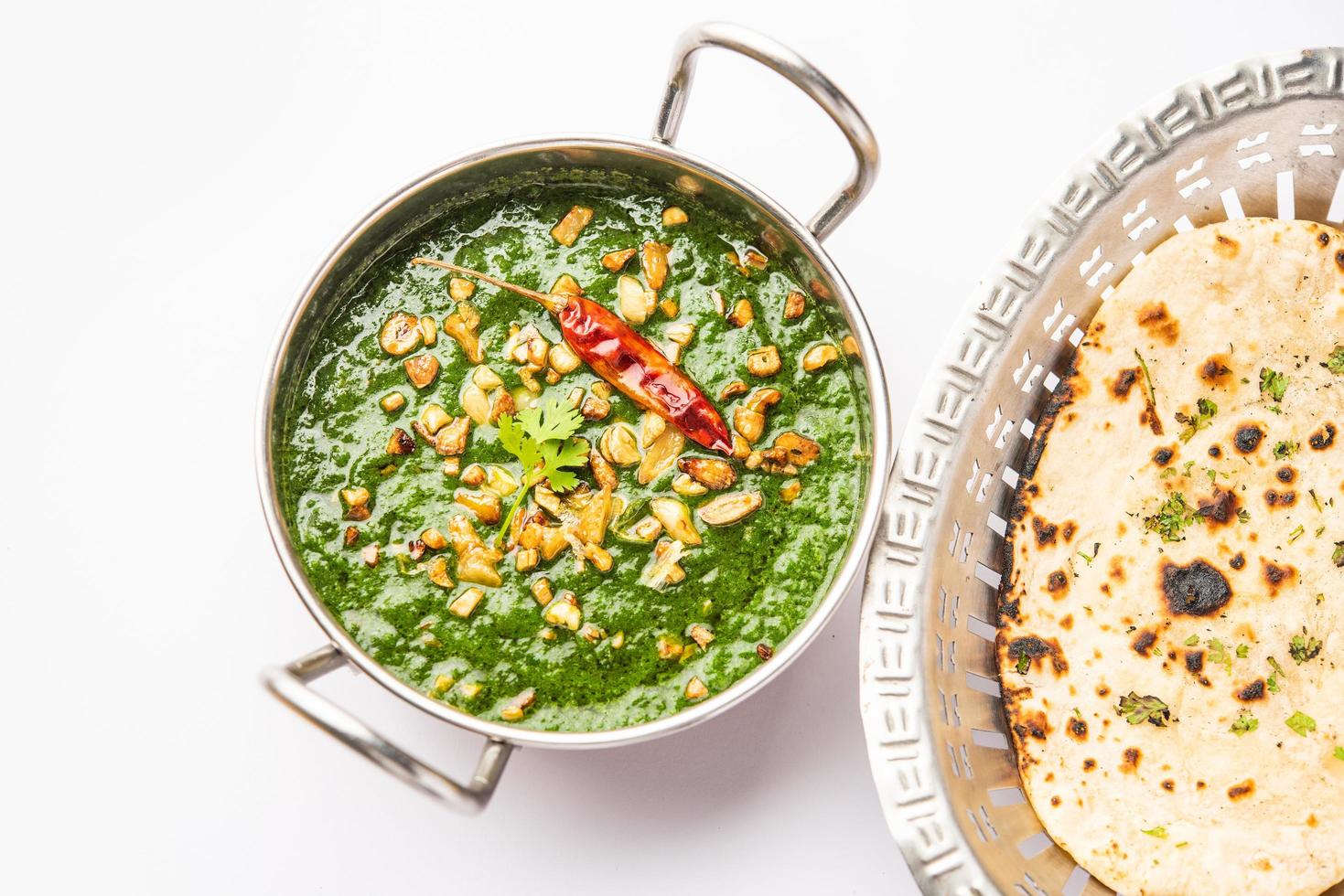 lasooni palak recipe or dhaba style garlic spinach curry, Indian main course served with naan photo