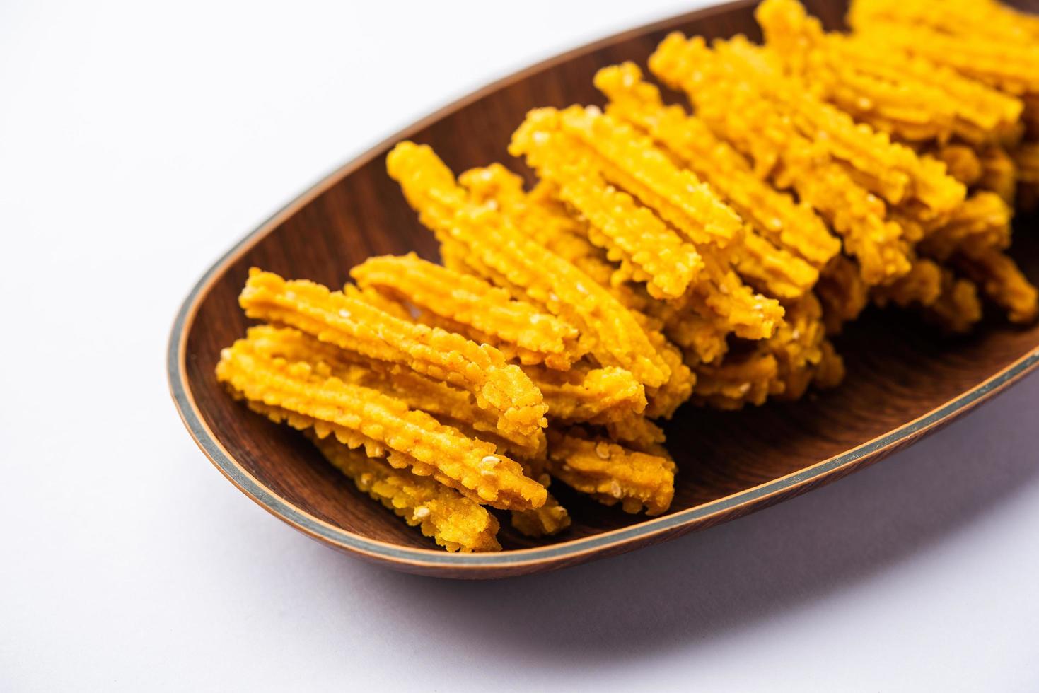 palitos de bhajni chakli o bocadillos crujientes de murukku hechos con el festival diwali, comida favorita para comer foto