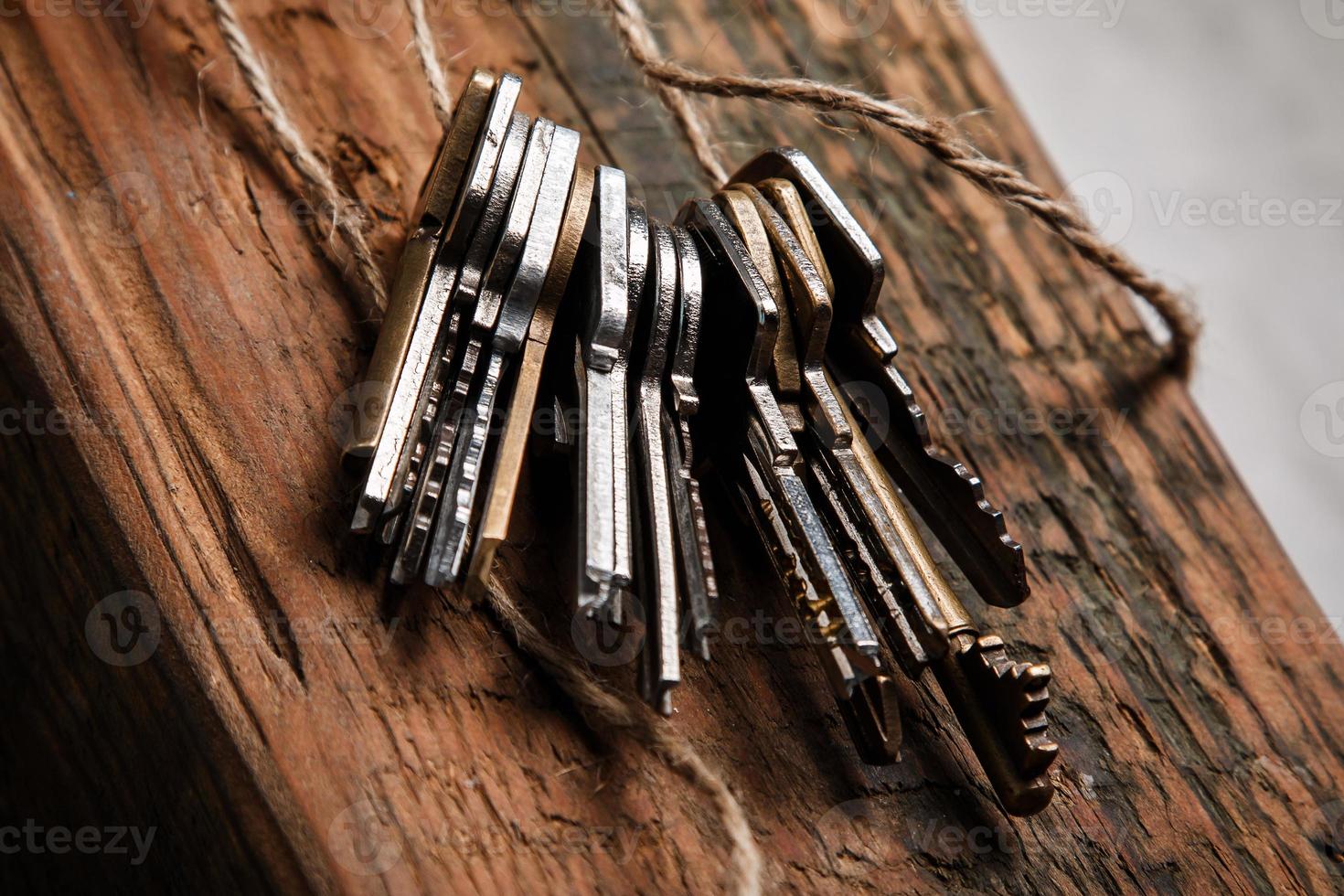 Different keys on thread photo