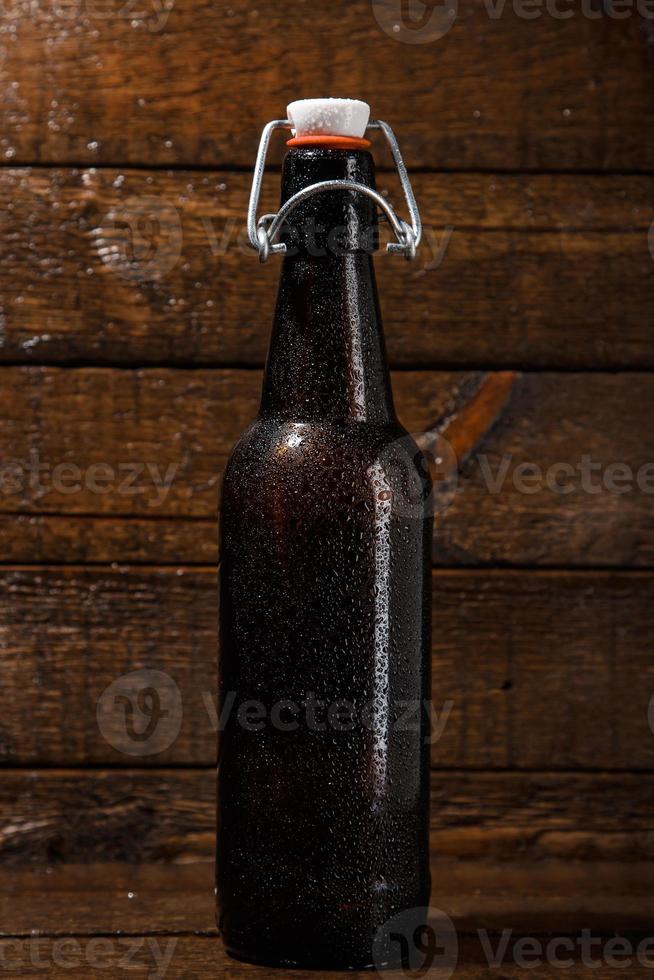 botella de cerveza fria foto