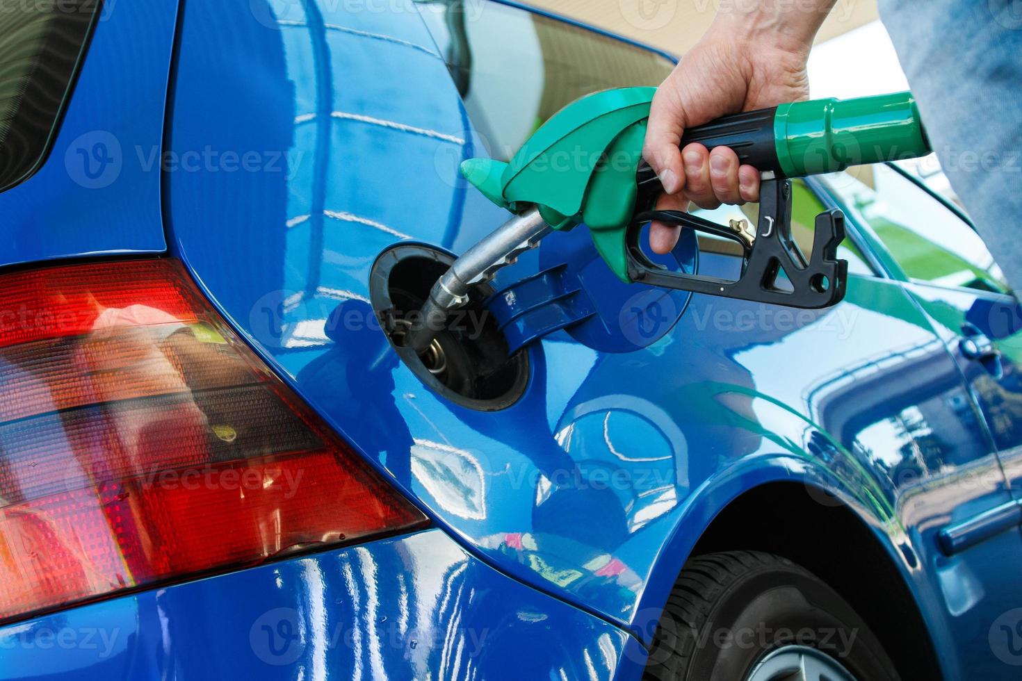 Man refuel his car photo