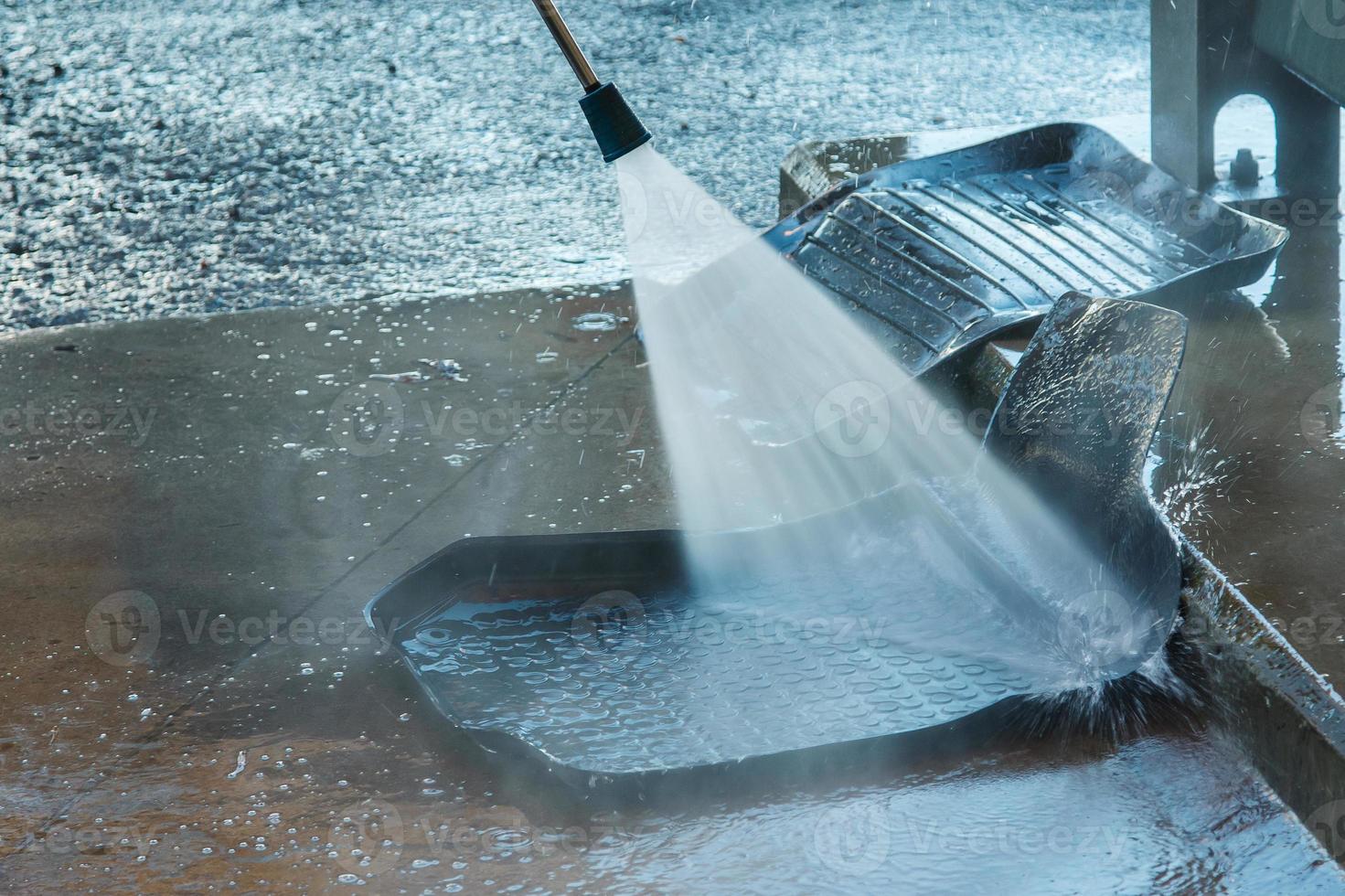 Washing rubber carpets photo