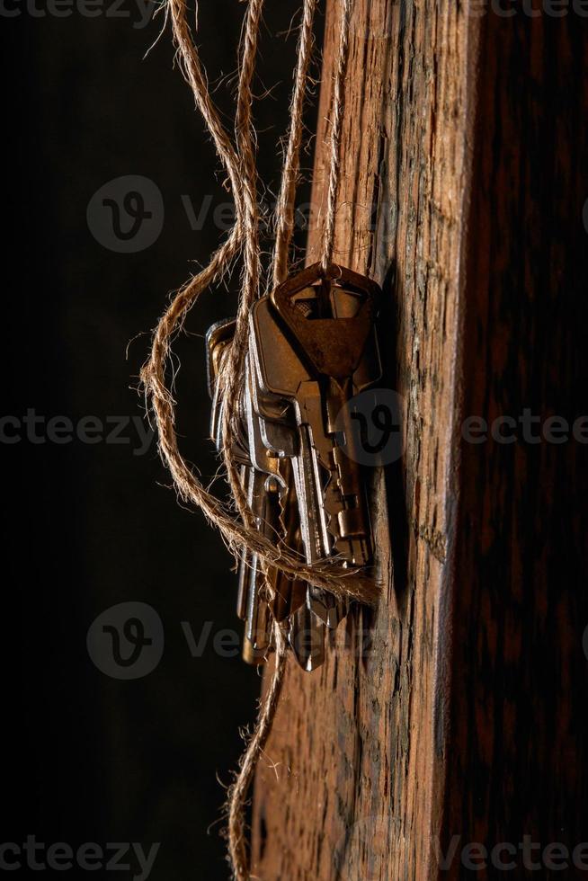 Different keys on thread photo