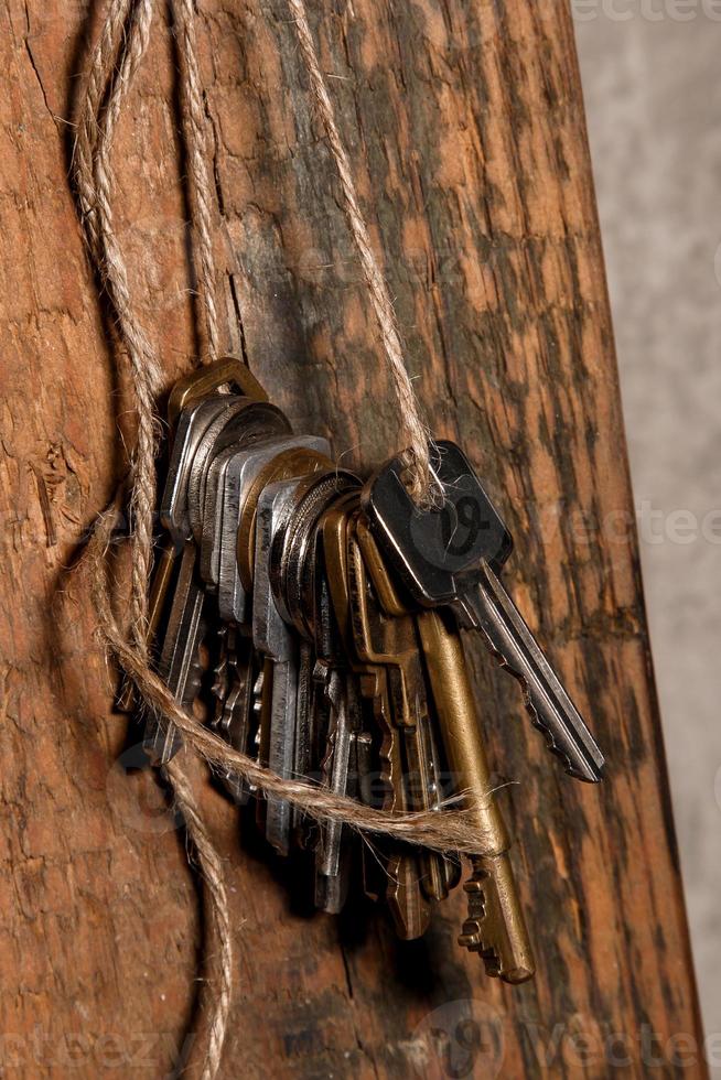 Different keys on thread photo