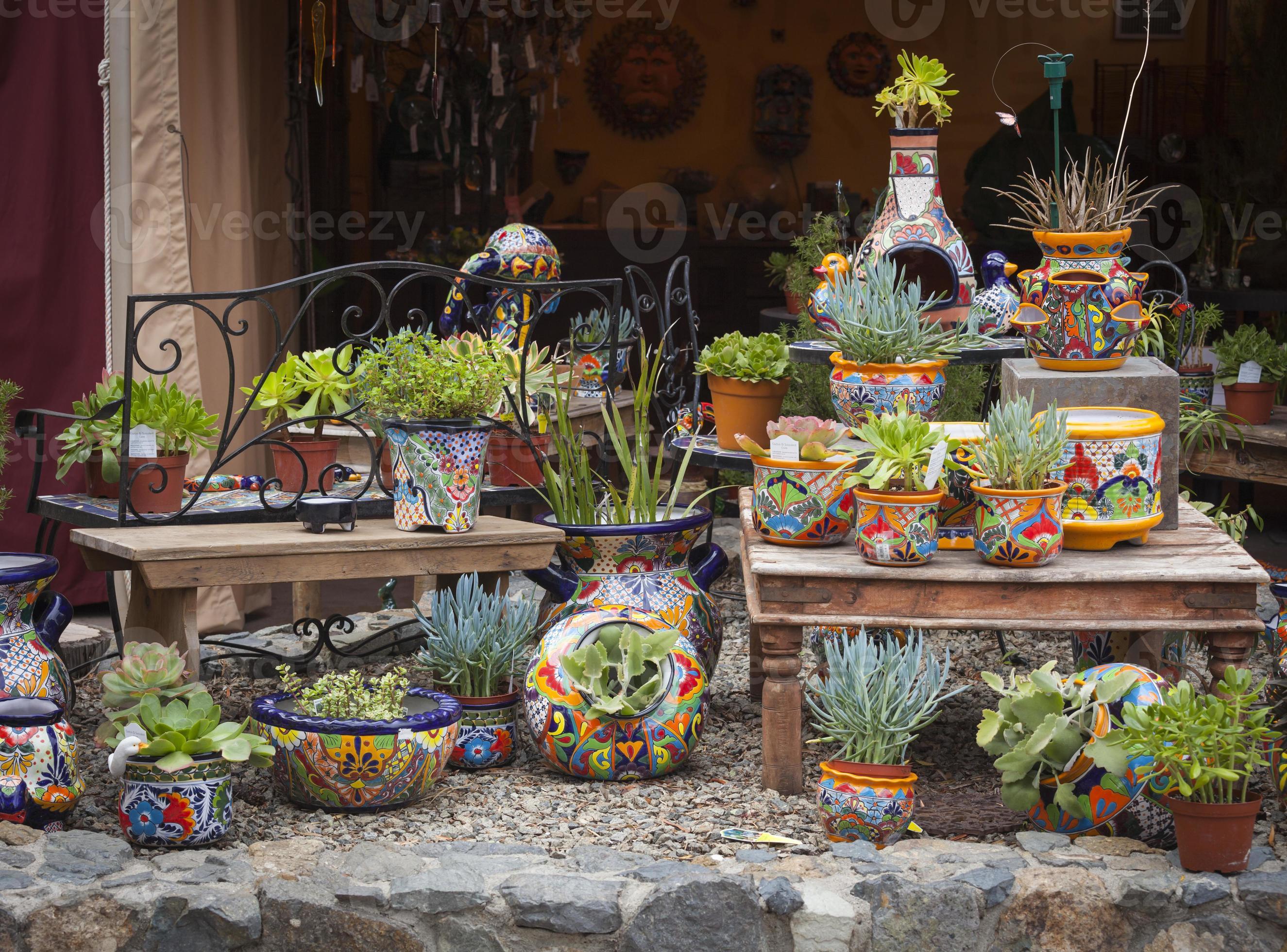 tienda al aire libre de macetas decorativas y suculentas 16293465 Foto de  stock en Vecteezy