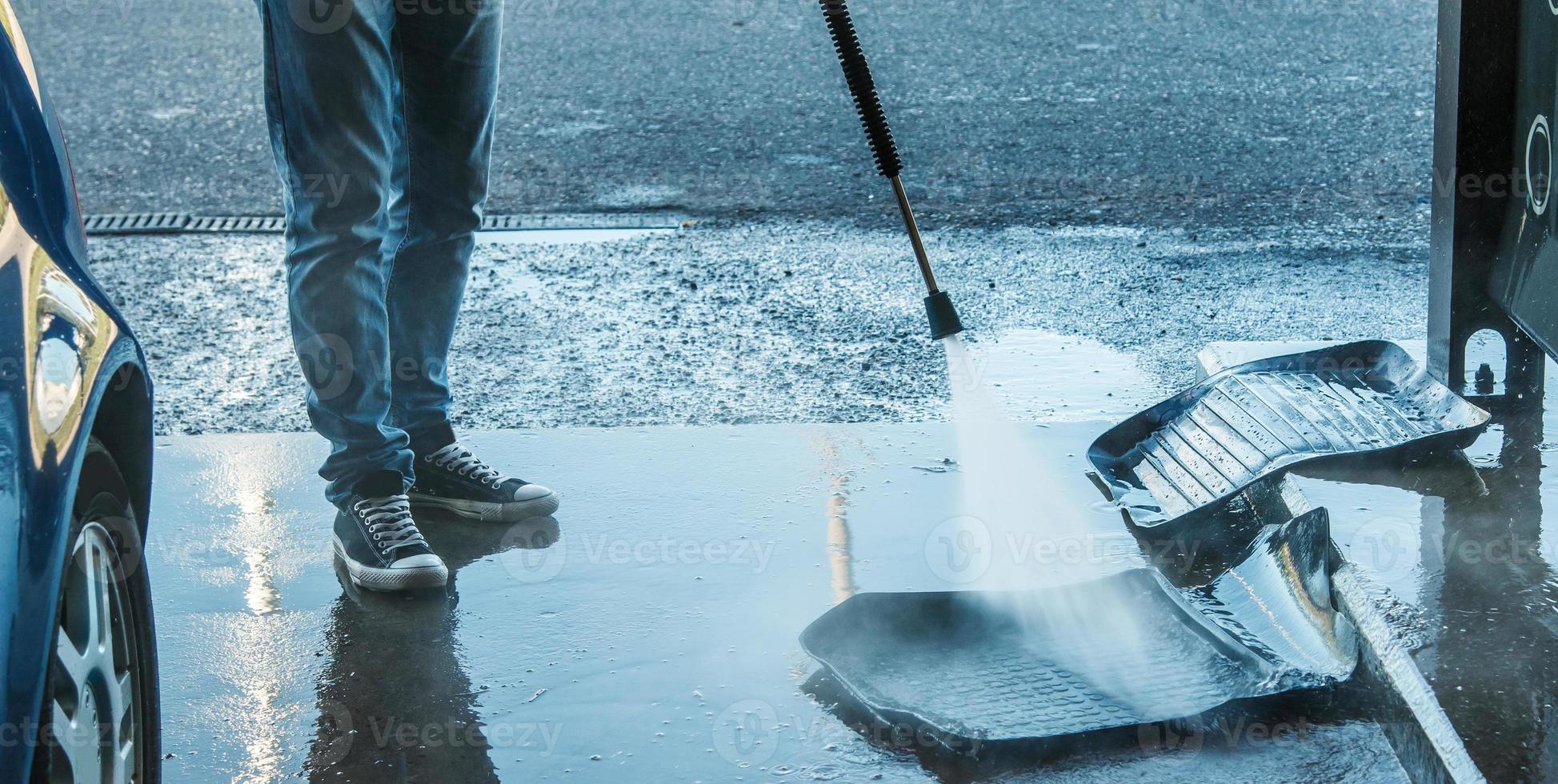 Washing rubber carpets photo