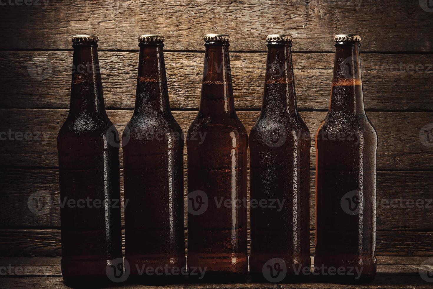 botellas de cerveza fria foto