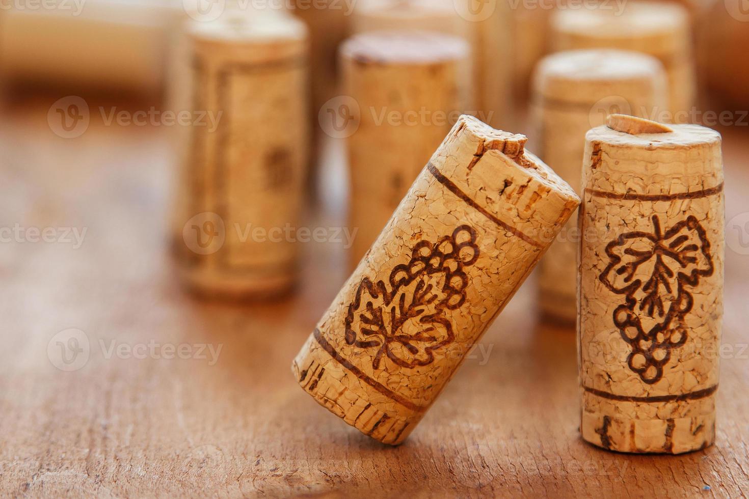 diferentes corchos de vino foto