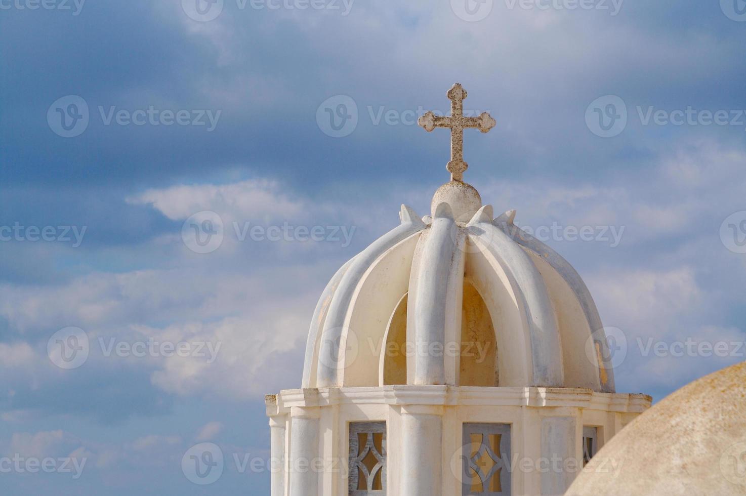 cúpula y cruz de santorini, grecia foto