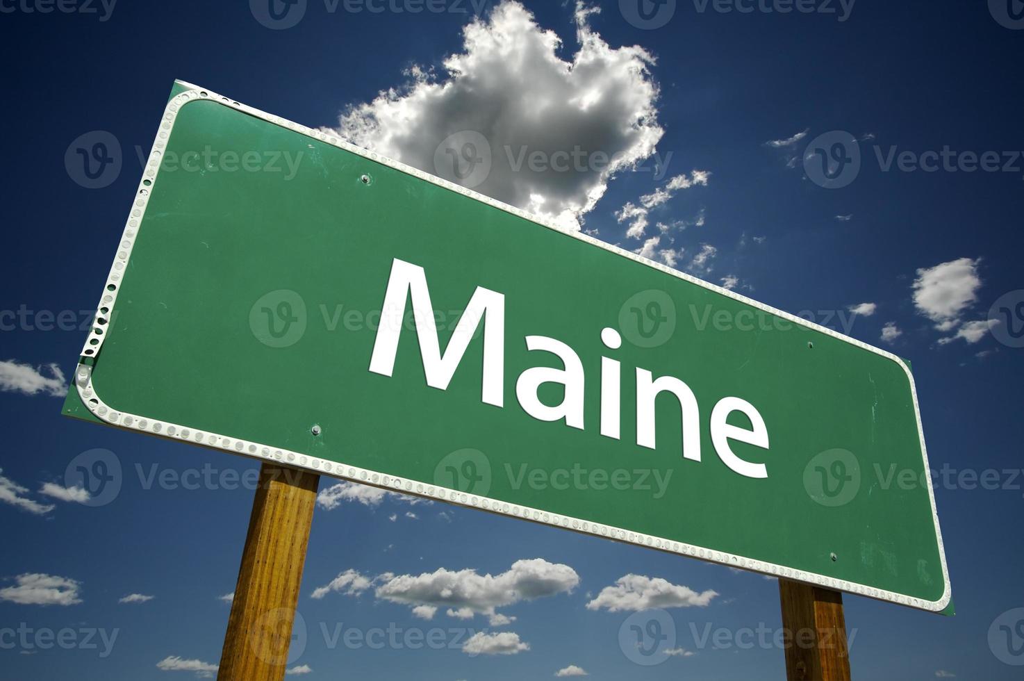 Maine Road Sign 16307850 Stock Photo at Vecteezy