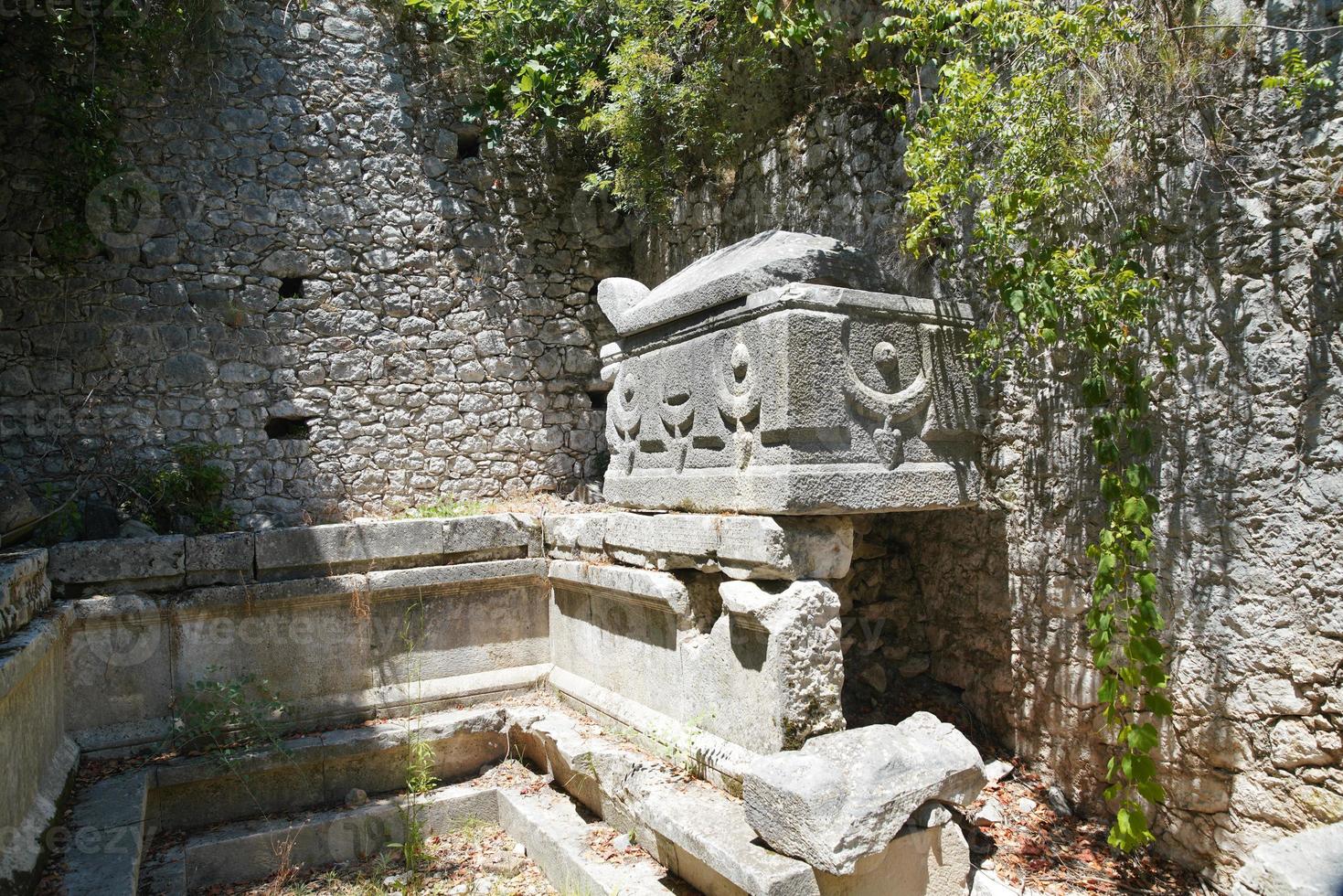 sarcófago en la ciudad antigua de olympus en kumluca, antalya, turkiye foto