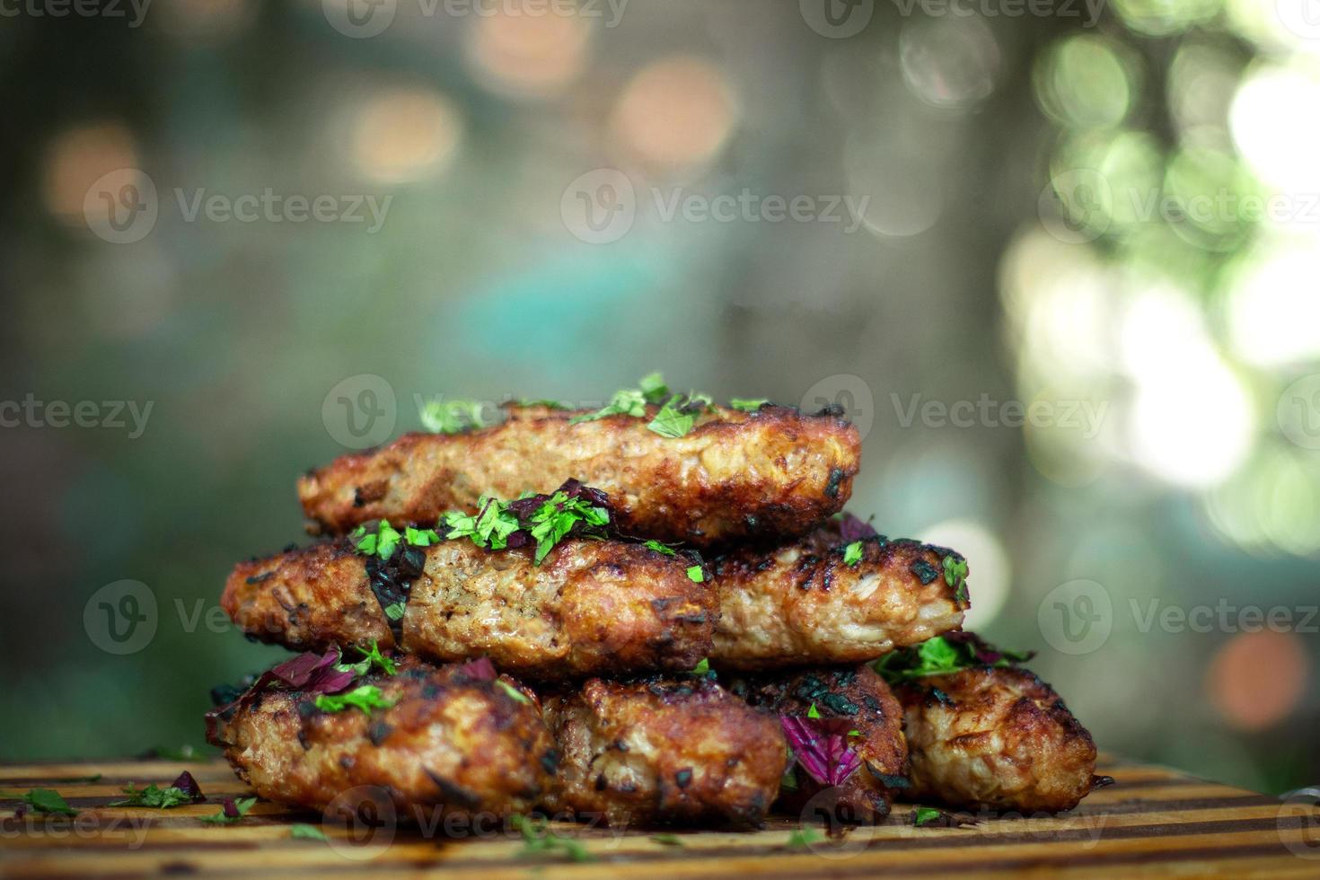 deliciosa barbacoa de carne a la parrilla foto