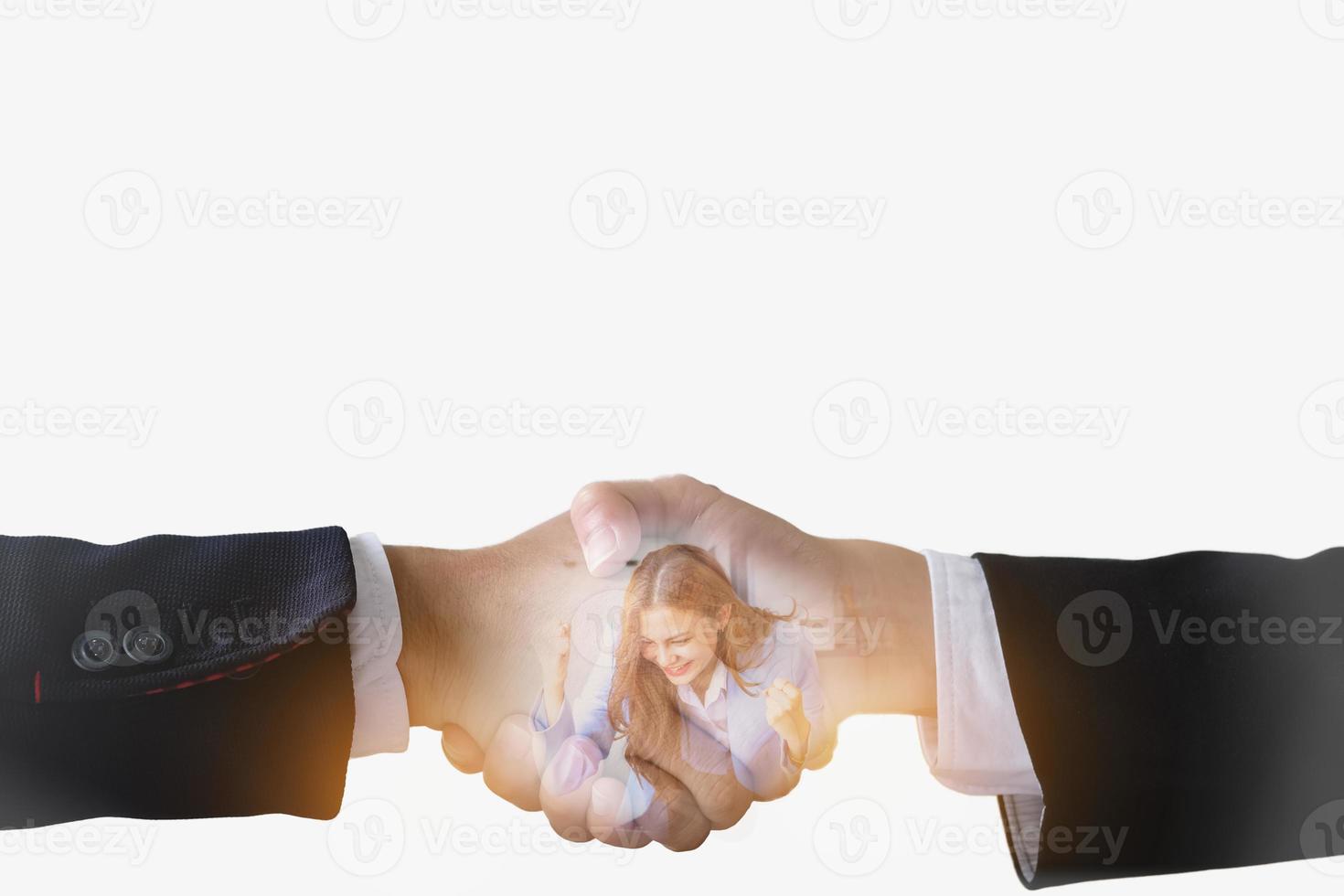 marketing, finanzas, planificación, mujer de negocios que muestra alegría por el éxito empresarial foto de doble exposición para que la gente de negocios se dé la mano con éxito en el fondo blanco de las ideas empresariales