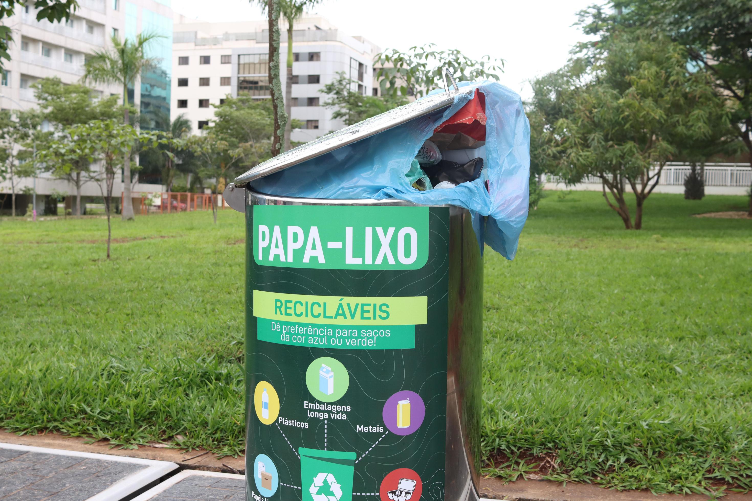 Brasilia, Brazil, December 26, 2022 The New Sotkon Waste System to collect  trash in urban areas overflowing with garbage 16343336 Stock Photo at  Vecteezy