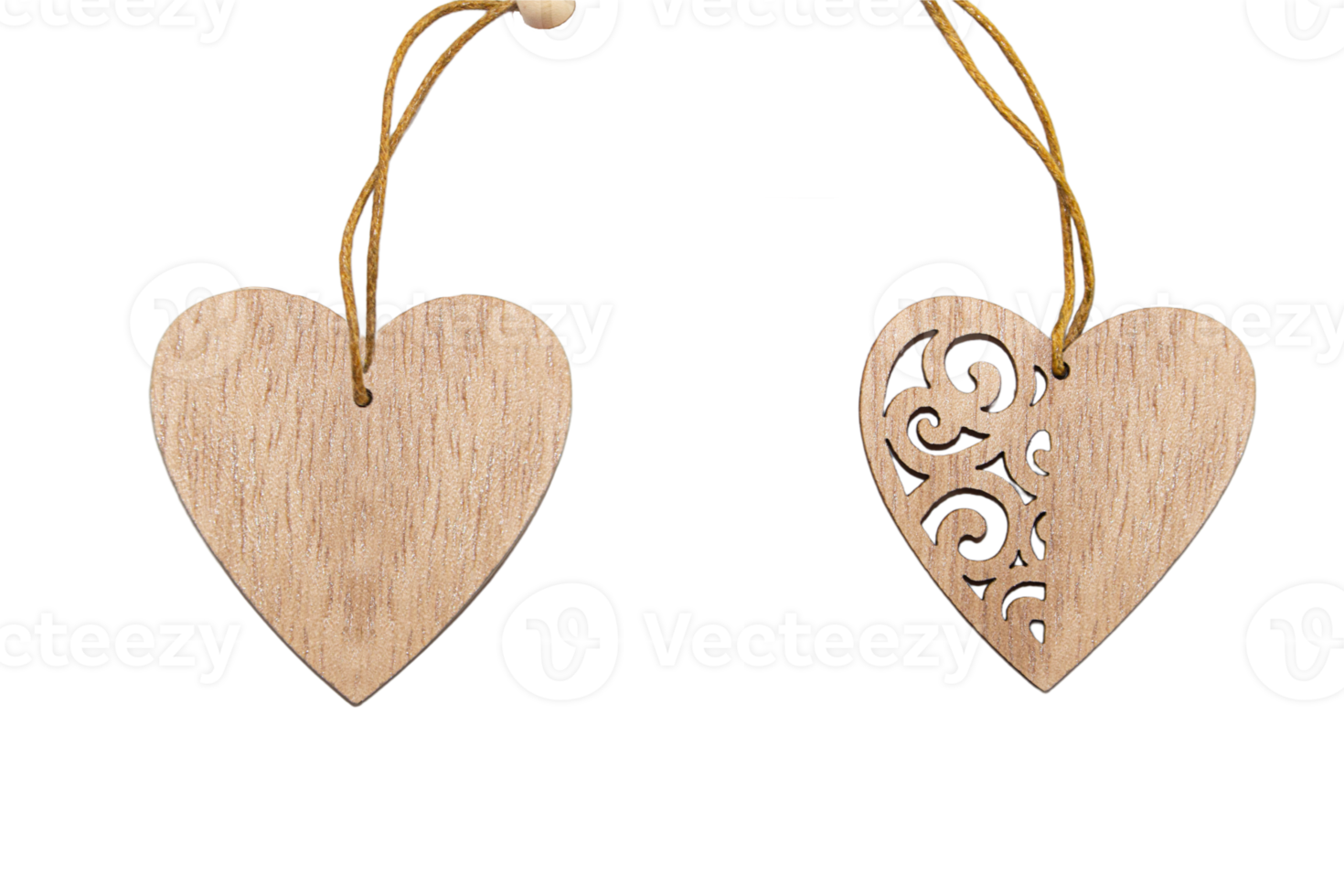 Zwei Holzherzen mit Seil, geschnitzte Ornamente auf weißem, isoliertem Hintergrund. Gestaltungselement. Valentinstag png