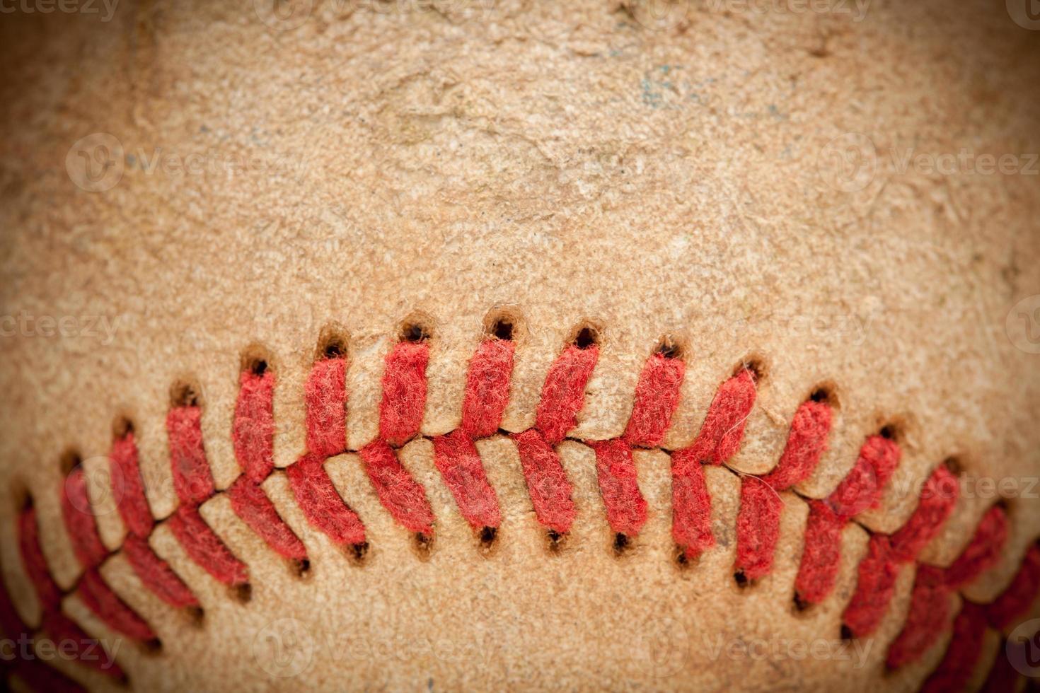 Detalle macro de béisbol desgastado foto