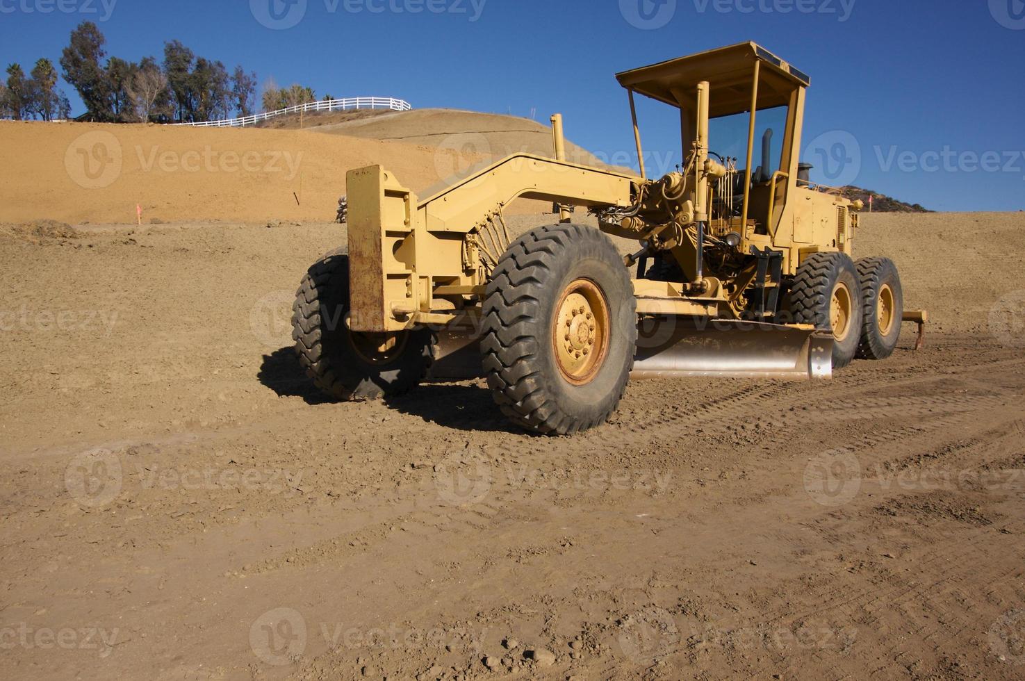 tractor en un sitio de construcción foto