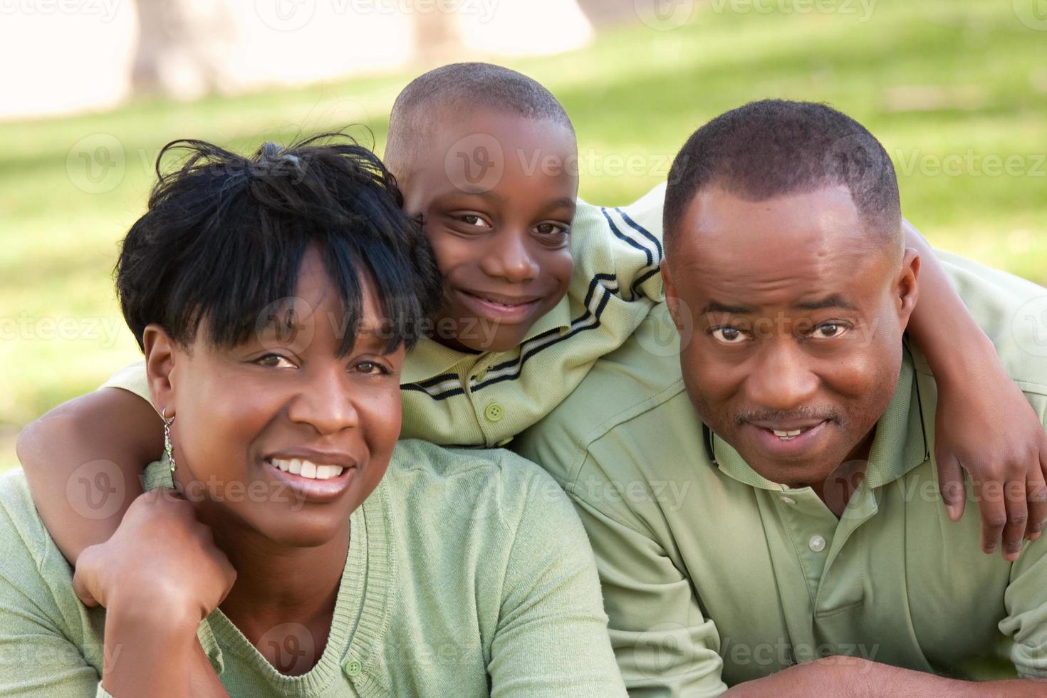 familia afroamericana en el parque foto