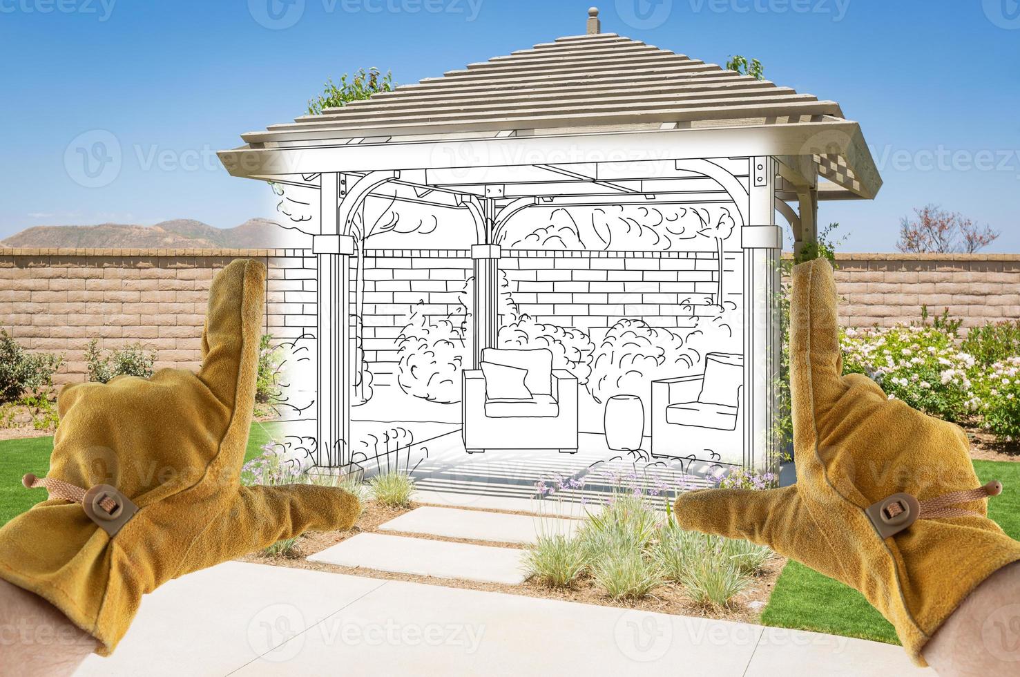 contratista masculino manos enmarcando sección de dibujo de pérgola personalizada dibujo de diseño de cubierta de patio foto