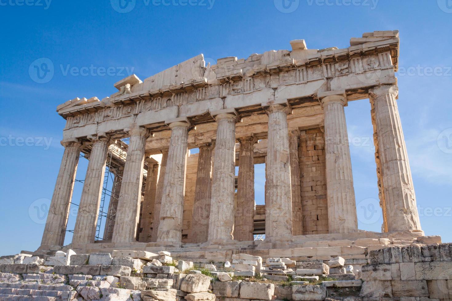 partenón en la acrópolis de atenas, grecia. el antiguo partenón griego es el principal punto de referencia de atenas. foto