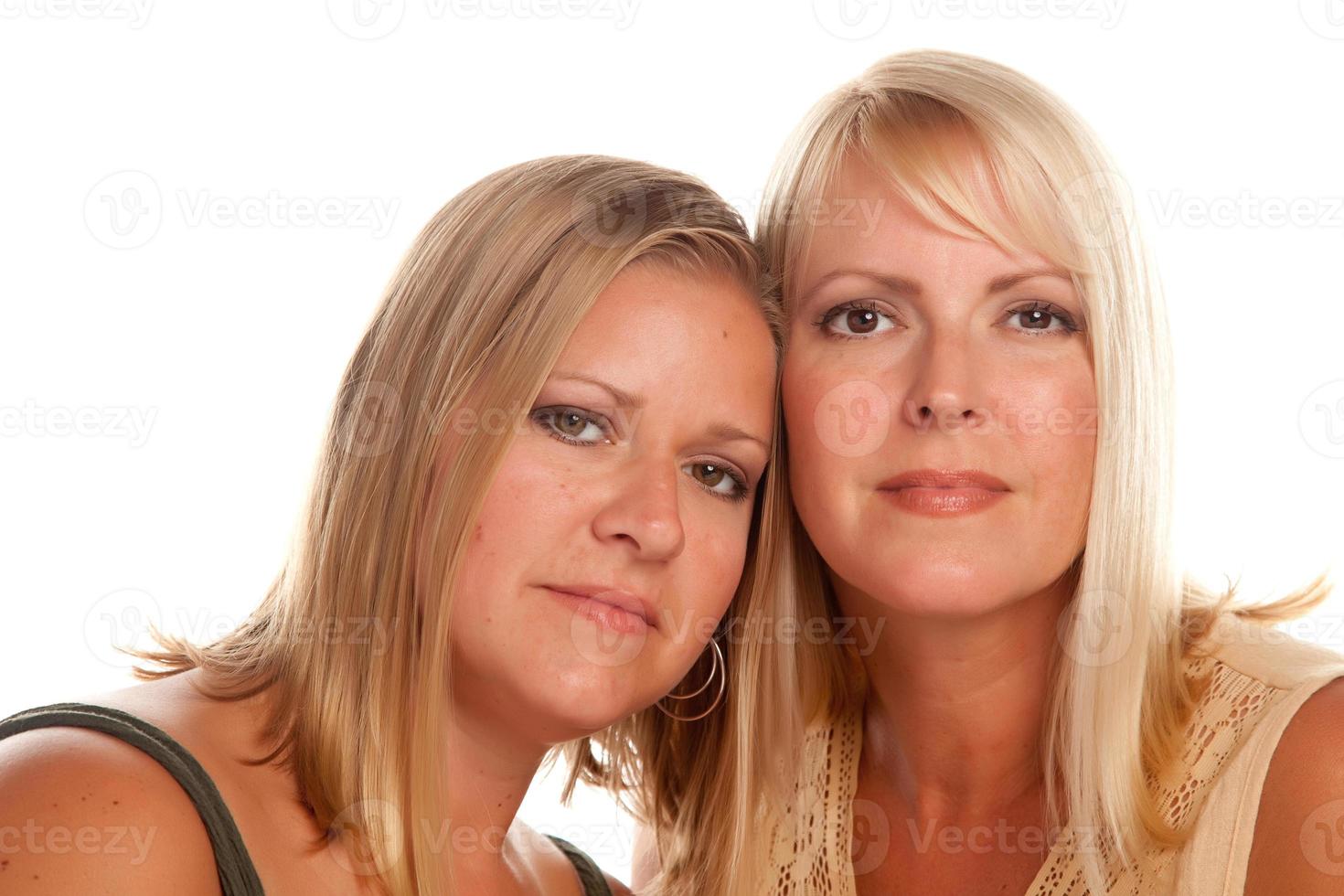 retrato de dos hermanas hermosas foto