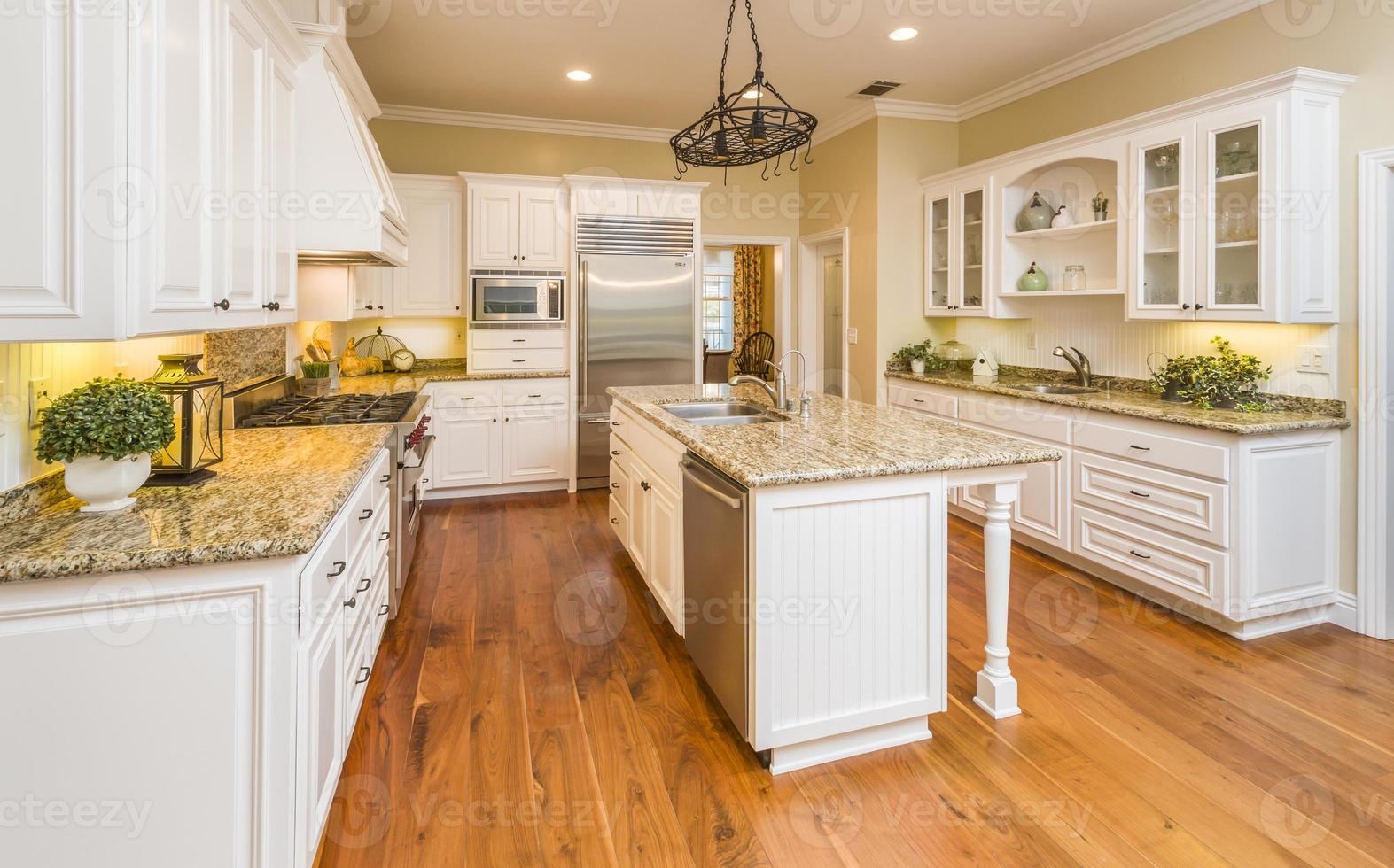 hermoso interior de cocina personalizado foto