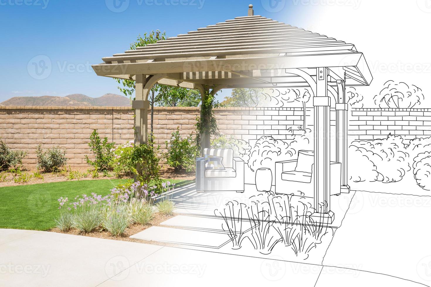 Hermoso dibujo de la cubierta del patio de la pérgola del patio en transición a la realidad fotográfica. foto