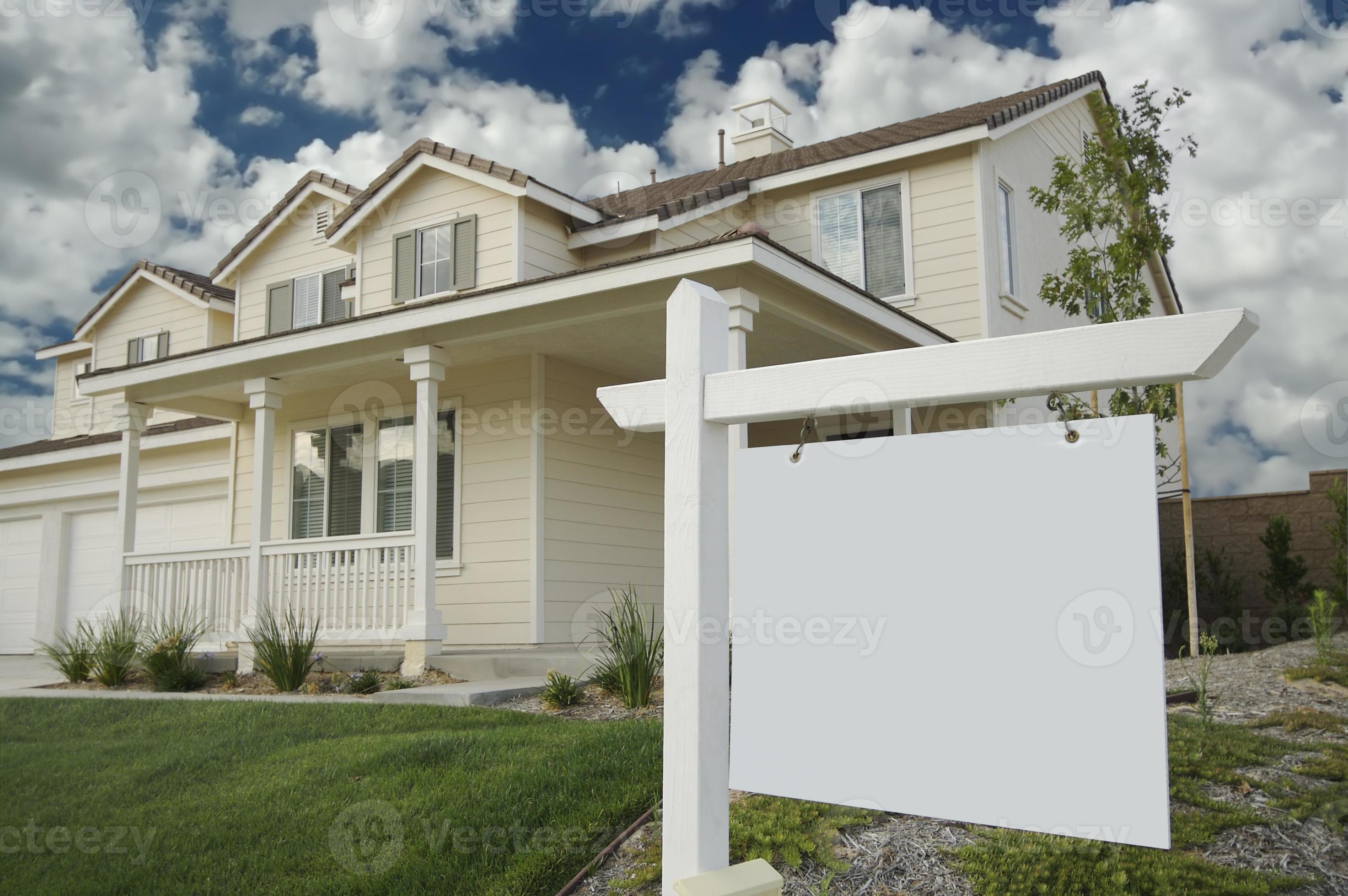 Blank Real Estate Sign and New Home 16377538 Stock Photo at Vecteezy