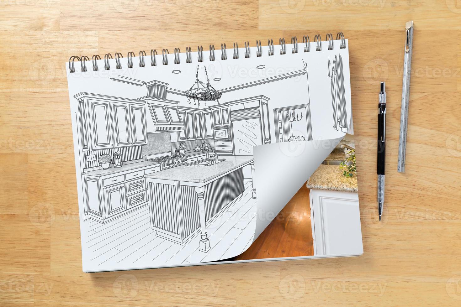 cuaderno de bocetos en el escritorio con dibujo de la cocina y paso de página para mostrar la construcción terminada junto al lápiz, la regla foto