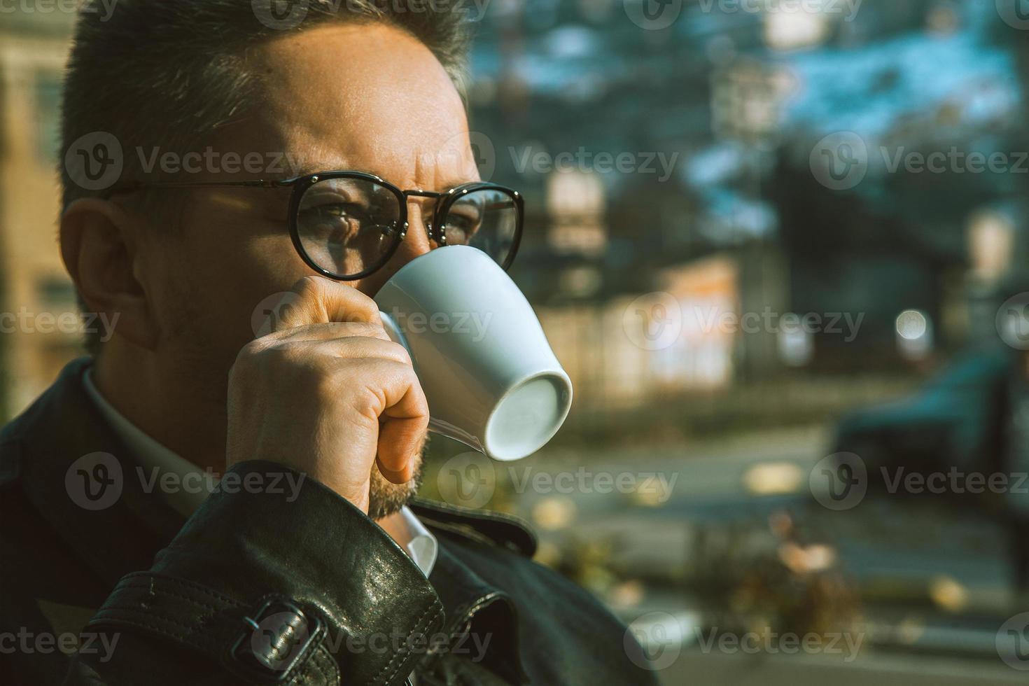 sightly man drinking coffee photo